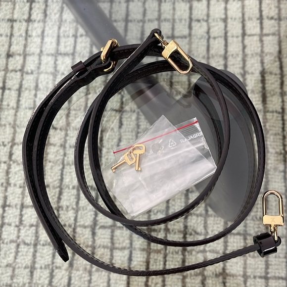 Louis Vuitton Monceau BB in Amatante - Picture 5 of 16